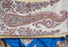 कश्मीरी शॉल पर सूज़नी कढ़ाई