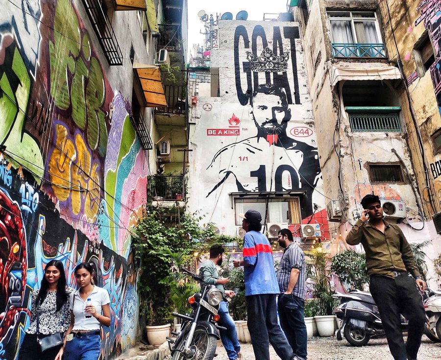 हौज खास में कलाकार