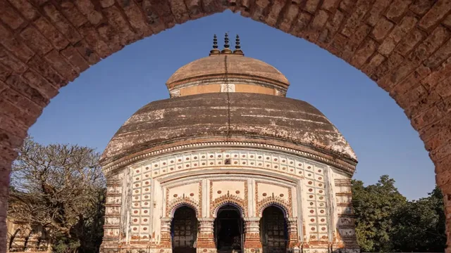 शिखर और गुंबद: कला में संरचनात्मक अखंडता