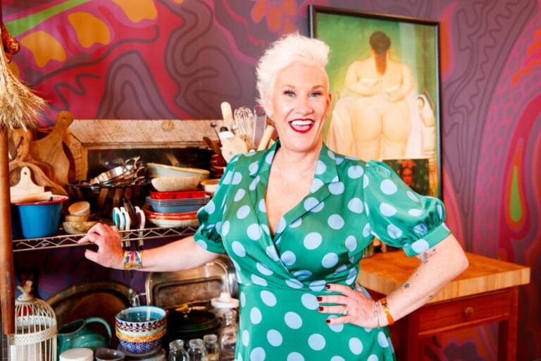 Anne Burrell art love